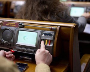 У нардепів не буде зимових канікул. Працюватимуть, як і всі українці