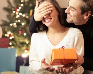 Що подарувати дружині на Новий рік: п&#039;ять безпрограшних ідей