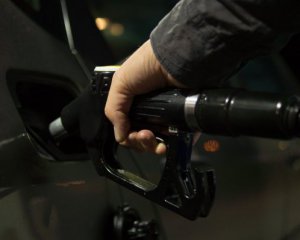 Бензин і солярка помітно подешевшали: які ціни на заправках