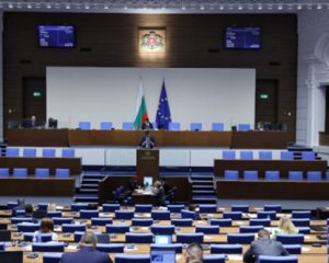 Парламент Болгарії подолав вето на 100 БТРів для України