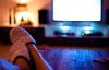 Можно ли засыпать с включенным телевизором: эксперты шокировали ответом