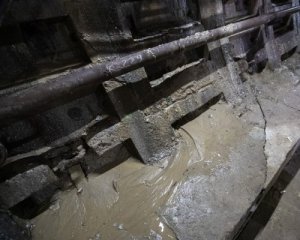 Підтоплення метро у Києві: інженер назвав можливі причини