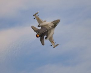 В море во время тренировки упал американский истребитель F-16