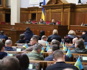 Багато народних депутатів зараз хочуть скласти повноваження - Арахамія
