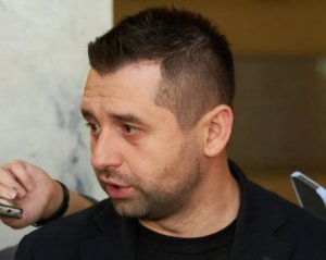 Голова фракції &quot;Слуга народу&quot; із дружиною мають понад 40 млн готівки