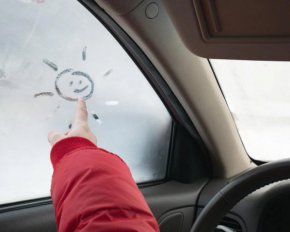 Як просто та швидко позбутися запотівання вікон в авто: цей засіб є у кожного