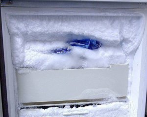 Як прибрати лід у холодильнику без розморожування. Три варіанти