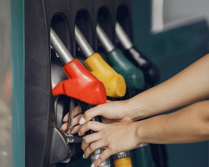 Пальне продовжує дешевшати: яка ситуація в Україні