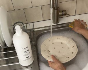 Три ингредиента, которые сделают гель для мытья посуды идеальным