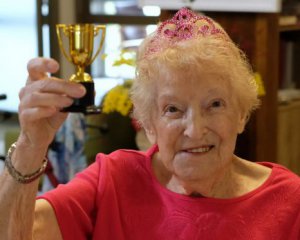 Наслаждаться жизнью и выращивать сад: 106-летняя австралийка рассказала о секрете долголетия