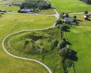 Археологи раскопали корабль викингов