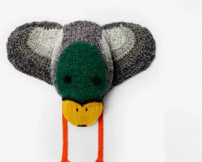 Мировой бренд создал необычную шапку в виде утки: цена вас шокирует