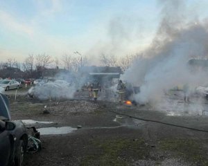 В Киеве горят многоэтажка и складские помещения, есть раненые