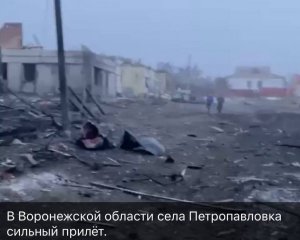 Російська ракета випадково впала під Воронежем і знесла вулицю