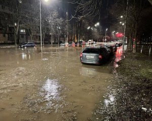 В одному з районі столиці прорвало каналізацію