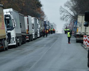 Поляки продовжують блокаду трьох пунктів на кордоні. Що там відбувається