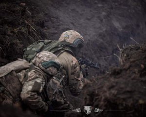 Ситуація складна, ворог штурмує: повідомили новини з фронту