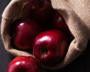 Як очистити магазинні яблука від воску: два способи