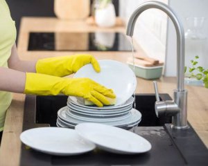Якщо закінчився гель для миття посуду: п&#039;ять дієвих способів відчистити його до блиску