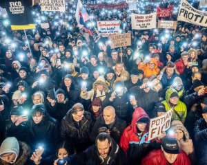 Словаччину сколихнули багатотисячні протести проти проросійського уряду Фіцо