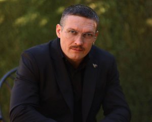 Усик рассказал, почему носит серьгу