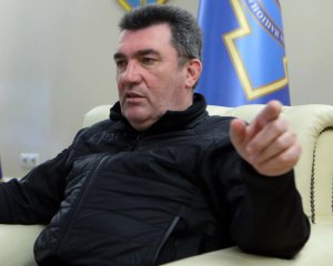 Офицер надел памперсы и скрывается в Нью-Йорке: Данилов намекнул на Арестовича