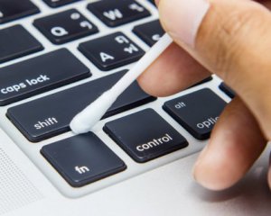 Як правильно почистити клавіатуру ноутбука в домашніх умовах
