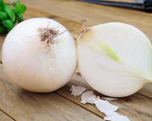 Що станеться, якщо з'їдати перед сном свіжу цибулину