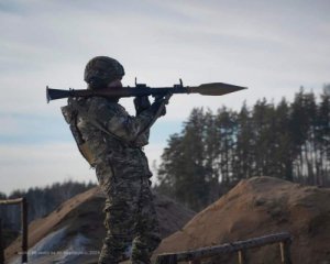 Почти сотня боевых столкновений за сутки: сообщили новости с фронта