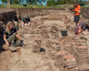 Археологи розкопали давнє поселення