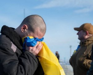 &quot;Привіт, мамо, я повернувся&quot; - показали емоційне відео обміну полоненими