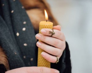 Сім причин, чому вдома треба мати стрітенську свічку. Коли її запалювати