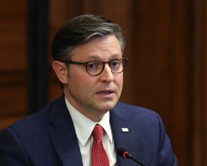 &quot;Помре по прибуттю&quot;: спікер Палати представників США не ставитиме на голосування допомогу Україні