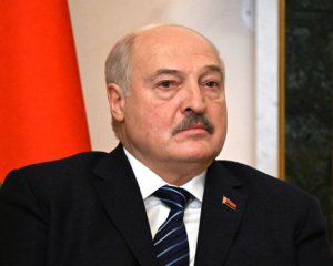 Лукашенко разрешил военным применять огнестрельное и боевое оружие против граждан