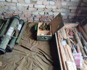 Арсенал гранатометів і 15 кг вибухівки - у трьох областях знайшли схрони російської зброї