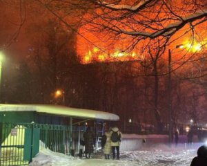 На севере Москвы – мощный пожар: огонь охватил 4 000 кв.м.