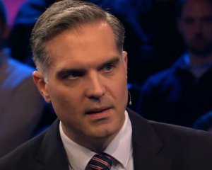 "Повно мертвих росіян, частин тіл. Ніхто їх не забирає" - кореспондента CNN шокувало поле бою в Україні