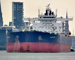 Хуситы атаковали танкер с российской нефтью