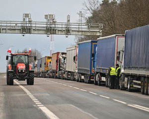 Поляки блокують шість пунктів пропуску: яка ситуація на кордоні