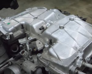 Що станеться з двигуном, якщо заливати в нього багато моторної оливи: відео