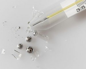 Пять способов, как за минуты собрать ртуть из разбитого градусника
