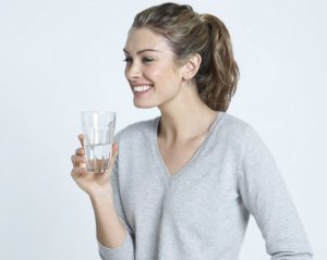 Почему утром нужно пить теплую воду: эта привычка должна стать базовой