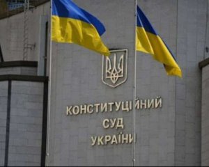 Офіс президента підготував звернення до КСУ щодо виборів президента та легітимності Зеленського - ЗМІ