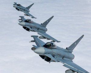 Німеччина та Франція піднімали в небо винищувачі через російський літак
