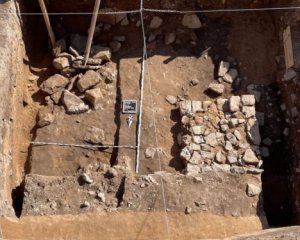 Археологи знайшли поселення у печері