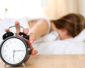 Як позбутись звички переставляти будильник на пізніше