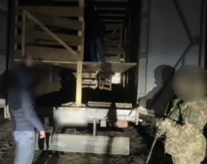 В Молдову в &quot;скотовозке&quot; за $5 тыс: пограничники поймали интересных &quot;клиентов&quot;. Видео