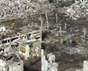 Зруйнований росіянами Бахмут показали із висоти пташиного польоту: відео