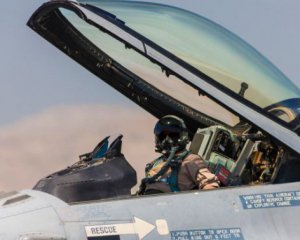 До літа Україні поставлять лише шість F-16 - NYT