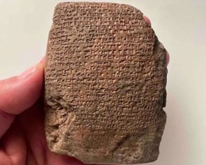 Археологи знайшли древню табличку з написом